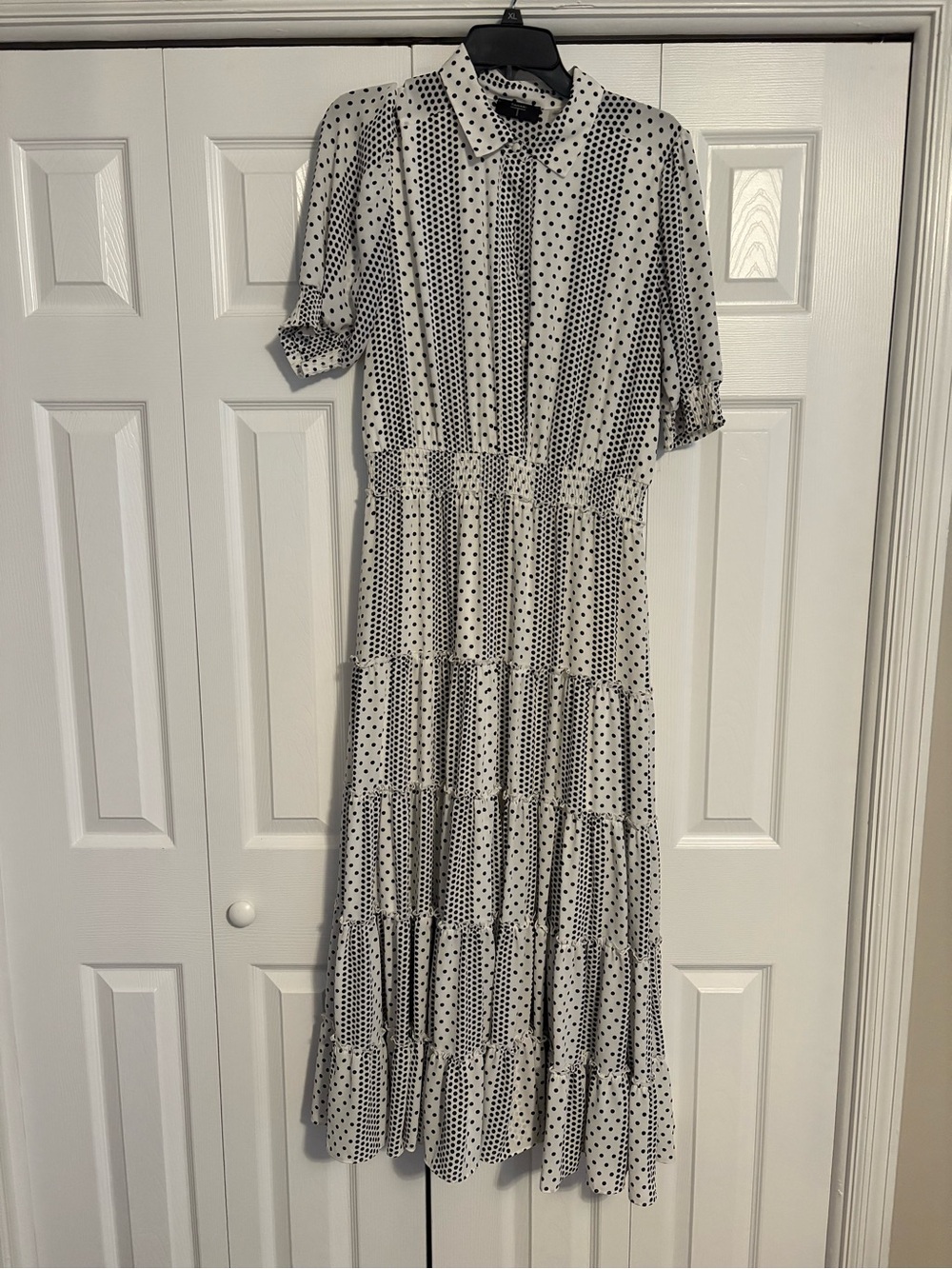 Tahari size Large Polka Dot Tiered Shirt Dress - White and Black